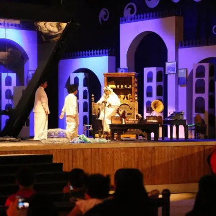 عمل مسرحي يجسد جدة قبل 9 عقود بتقنية "الهولوجرام"