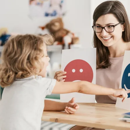 أعراض مرض التوحد بالتفصيل... تعرّفي إليها