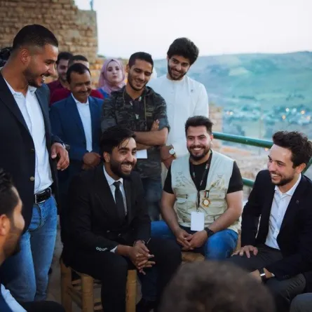 ولي العهد الأردني يلتقي شباب وشابات ناشطين بالعمل التطوعي في الكرك
