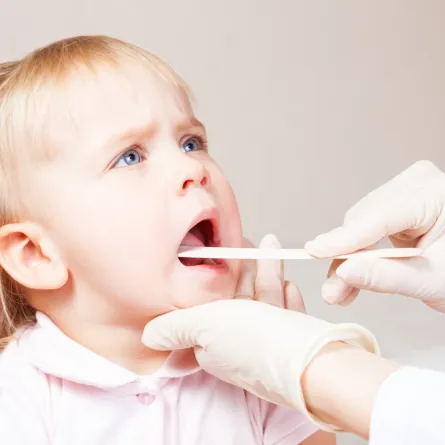 ما هي مضاعفات التهاب اللوزتين عند الطفل؟