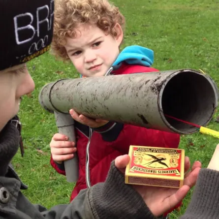 شرطة أبوظبي تحذر من خطر الألعاب النارية .. والسجن أو الغرامة للمخالفين