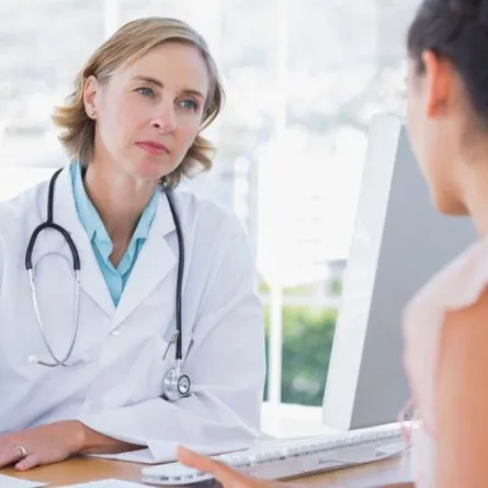 أعراض انقطاع الطَّمْثِ والهرمونات البديلة