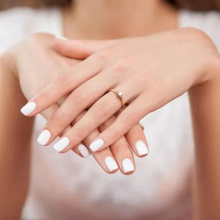 طلاء أظافر العروس: كيف تحافظ عليه؟