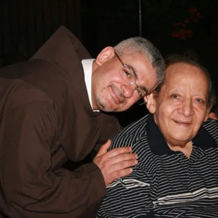 أشرف زكي يكشف حقيقة وفاة الفنان الكوميدي جورج سيدهم