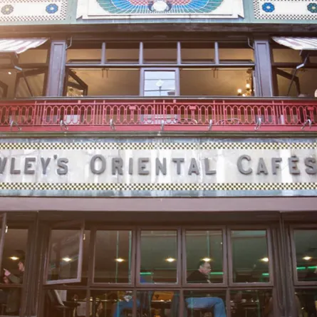 روائع الأدب العالمي وأشهر المقاهي الثقافية حول العالم