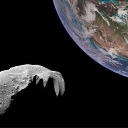 علماء الفلك يلتقطون صوراً مذهلة لكويكب «مزدوج» نادر مرّ بجانب الأرض