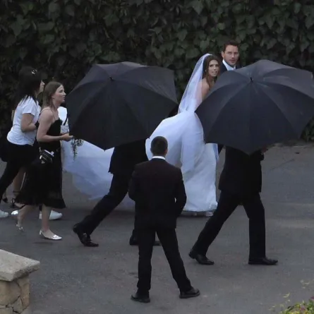 زفاف كريس برات فخم وعروسه ترتدي فستان من تصميم أرماني