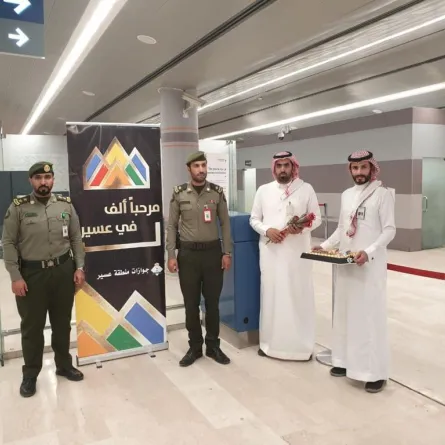 جوازات عسير تفعّل مبادرة «حسن الوفادة» بجوازات مطار أبها