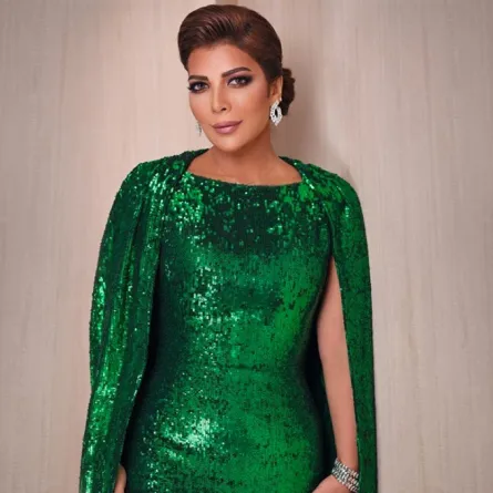 منافسة جديدة بين النجمات العربيات في الفساتين البراقة