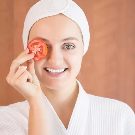 فوائد الطماطم للبشرة الدهنية