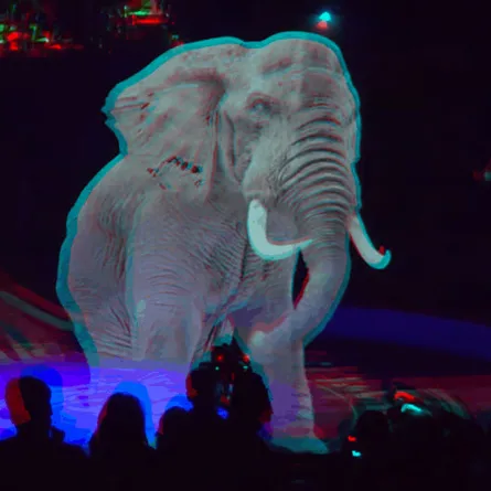 حيوانات عملاقة بتقنية الهولوجرام في عروض سيرك استثنائية