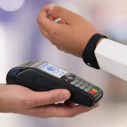 مدى" تعتمد خدمة السداد بساعات سامسونج الذكية