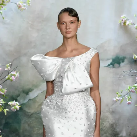 فساتين أعراس مزيّنة بعقدة الفراشة