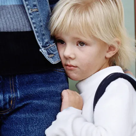 لا تغضبي إذا تعلق طفلك بك