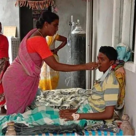 للمرة الثانية في أسبوع... شاب يعود للحياة أثناء جنازته