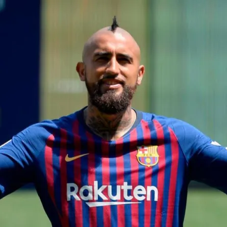 بعد راموس زوجة نجم برشلونة أرتورو فيدال تمضي إجازتها في «أسوان» المصرية