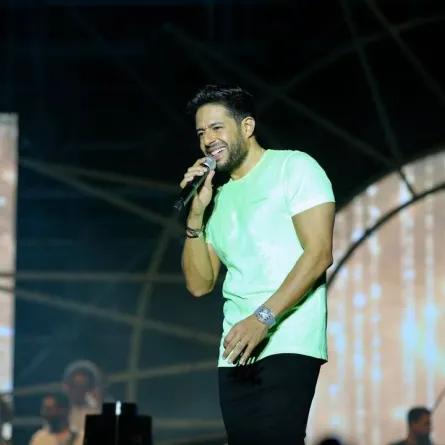 محمد حماقي بالفيديو: الجمهور السعودي ممتع وحفلات جدة نقلة فنية في الغناء العربي