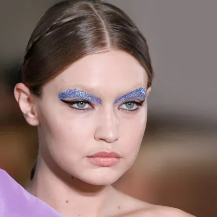 رسمات عيون ملونة تحاكي أحدث صيحات المكياج