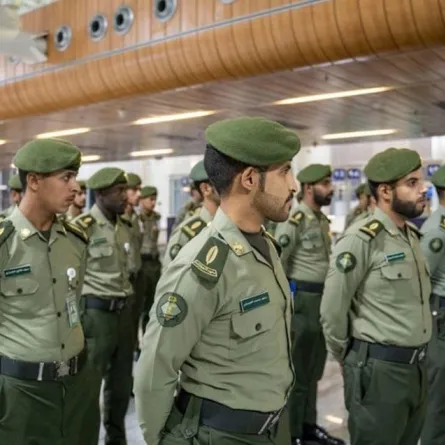 جوازات مطار المدينة ترفع طاقتها التشغيلية لاستقبال ضيوف الرحمن