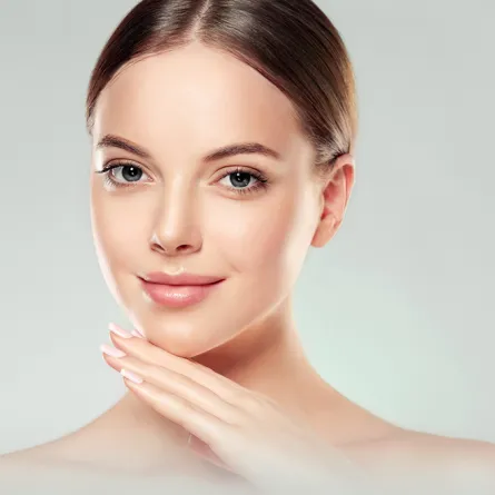 للشابات: دليلك الكامل في الإجازة للعناية بالبشرة والشعر بمكوّن واحد