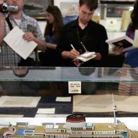 عكاز يعود لناجية من تيتانيك يباع بمبلغ خيالي!