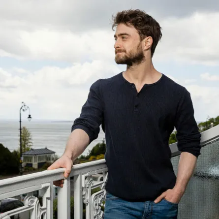 دانيال رادكليف يكمل عامه الـ 30... كيف دمّرت سلسلة هاري بوتر حياته؟