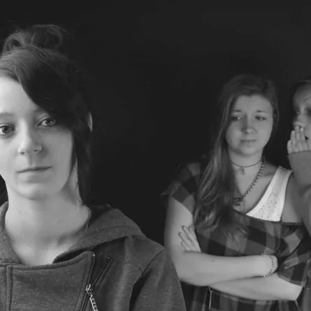 طرق لتخليص ابنكِ من صفة النميمة المنبوذة