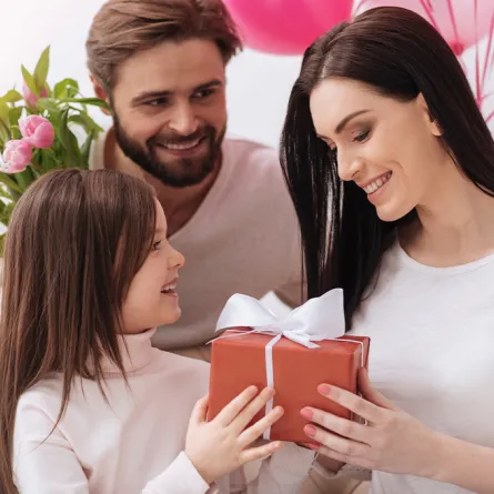 أفكار هدايا للأم.. استلهمي هدية العيد منها