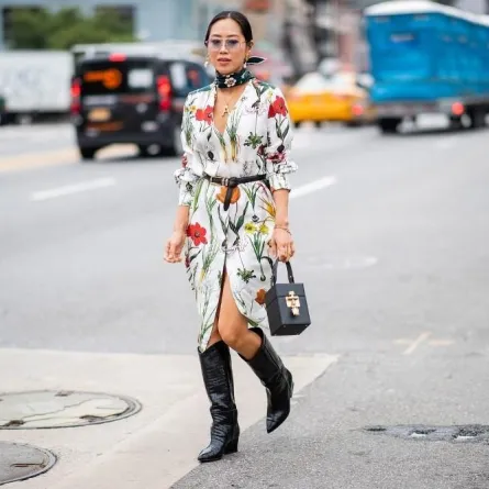 صيحة الورود المطبعة لإطلالة منعشة هذا الموسم