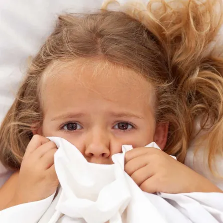 هل تبعدين الخوف عن عيون طفلك؟