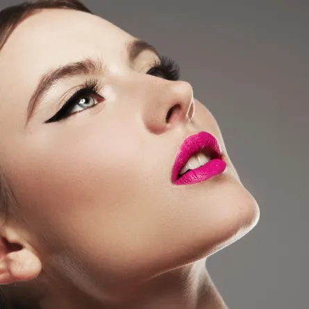 رسمات ايلاينر مقوس عصرية لافتة