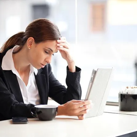 استشاري سعودي.. "الإرهاق الوظيفي" يسبِّب الجلطات الدماغية!