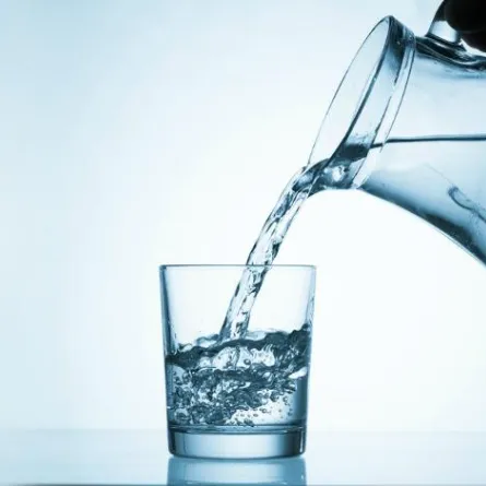 ترطيب أجسام الأولاد في الصيف: نصائح مهمّة لجعل شرب الماء عادة مسلية