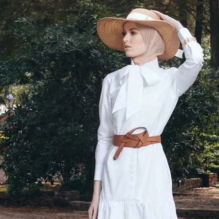 طريقة تنسيق الفستان الابيض مع الحجاب