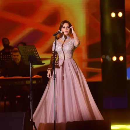 سارة الهاني تغني وردة الجزائرية في صيدا وتحرج مهرجانات لبنان