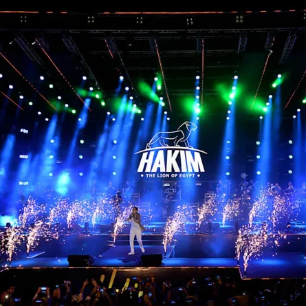 حكيم يشعل الساحل الشمالي بأغانيه