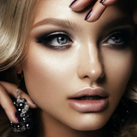 مكياج أسود وذهبي لمختلف مناسباتك