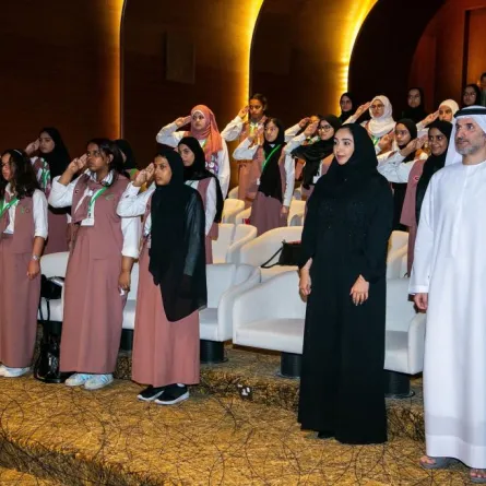 صيف "مرشدات الشارقة" بين الإبحار الشراعي والتشريح الافتراضي