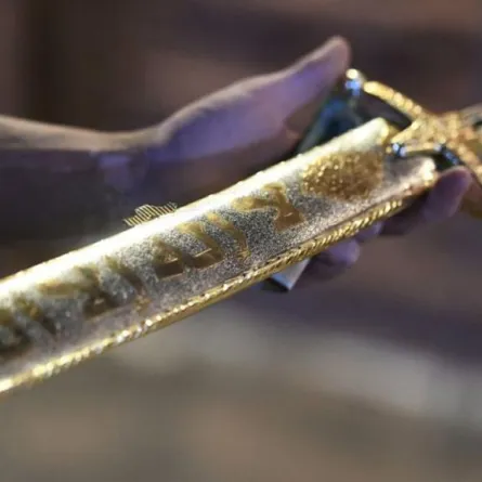 أسواق صناعة السيوف والخناجر بعكاظ 13 تُعيد للأذهان الحرف القديمة