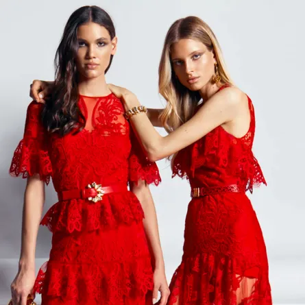 أزياء باللون الاحمر موضة خريف 2019