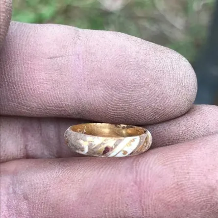 بريطانية تعثر على خاتم أثري للكاتب الشهير ويليام شكسبير