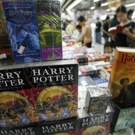 مدرسة أمريكية تحظر كتب هاري بوتر في مكتبتها لاحتوائها على تعاويذ حقيقية