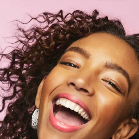 قواعد لمكياج الحواجب مع بنفت كوزمتكس بأنامل يارا أيوب، خبيرة الحواجب الإقليمية