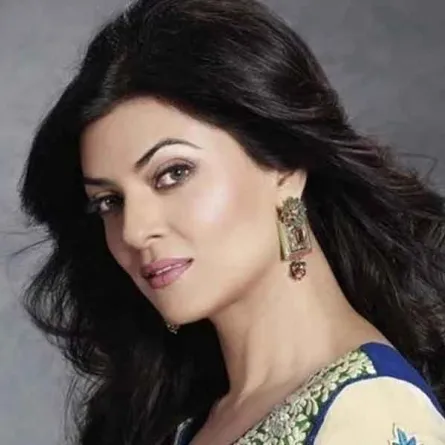 سوشميتا سين تتعلم الغوص في سن الـ 43