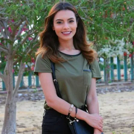 ملابس سبور لإطلالات الجامعة على طريقة كارمن سليمان