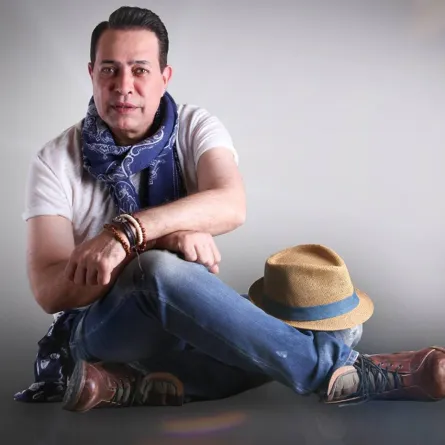 صور: حكيم يتعرض لحادث مروع على طريق الموت