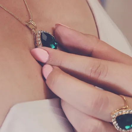 مجوهرات خضراء بمناسبة اليوم الوطني السعودي