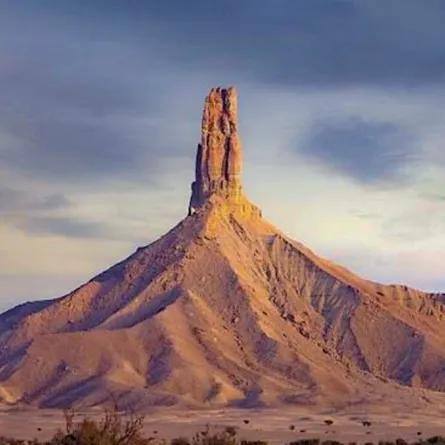 جبل طويق رمز الهمة السعودية والنقلة العمرانية