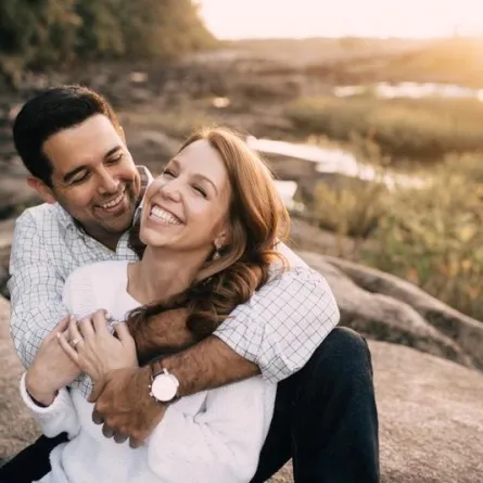 رسائل حب رومانسية بين المخطوبين.. تزيد علاقتكما قوة