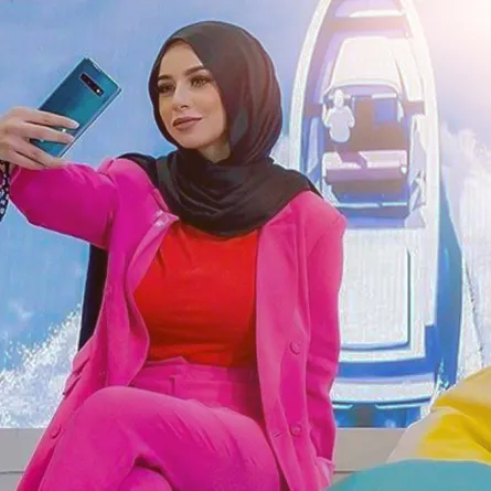 إطلالات محجبات بألوان جريئة.. هل تجرؤين على اعتمادها؟